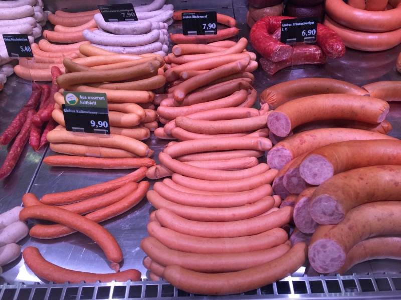 vente-LEVENS-min_sausages_meat_butchery-1069321